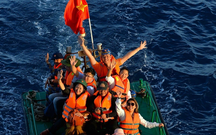 Hành trình mang ánh điện từ đất liền đến hải đảo Trường Sa