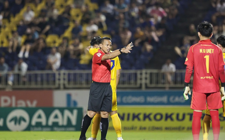 Hai trọng tài Malaysia bắt chính và làm VAR trận Hà Nội đại chiến Nam Định tranh vô địch