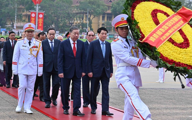 Lãnh đạo Đảng, Nhà nước viếng Chủ tịch Hồ Chí Minh nhân 50 năm đất nước thống nhất