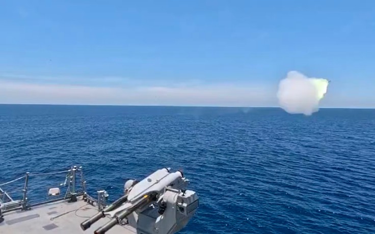 Tàu chiến Philippines phóng thành công tên lửa đối không Mistral 3