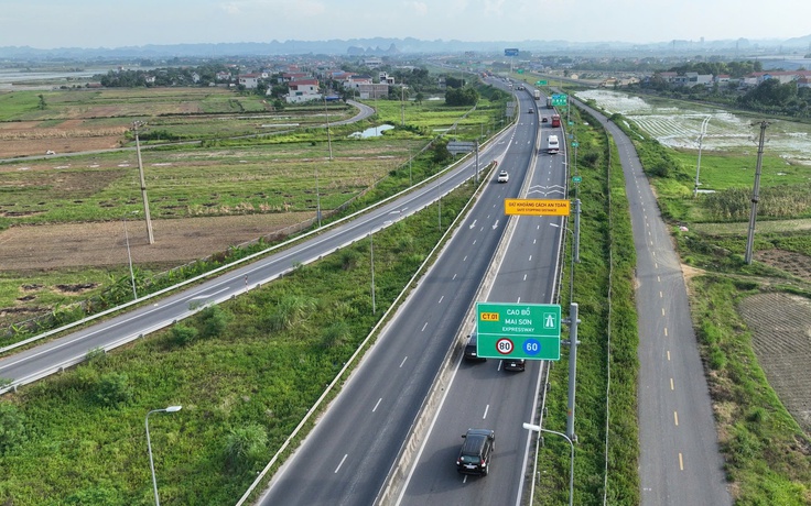 Cao tốc nối dài một dải non sông