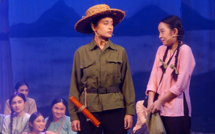 Khúc tráng ca của lòng yêu nước: Những cánh hoa trinh trắng trong bom đạn