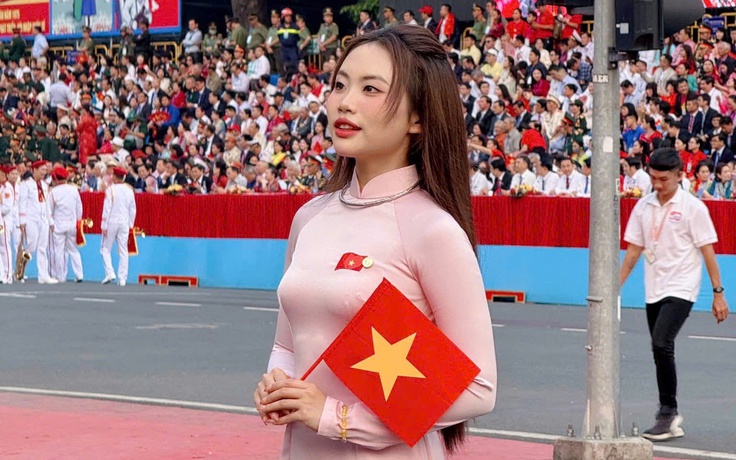 NSƯT Lê Thiện, Phương Mỹ Chi gây xúc động trong ‘Rạng rỡ non sông Việt Nam’