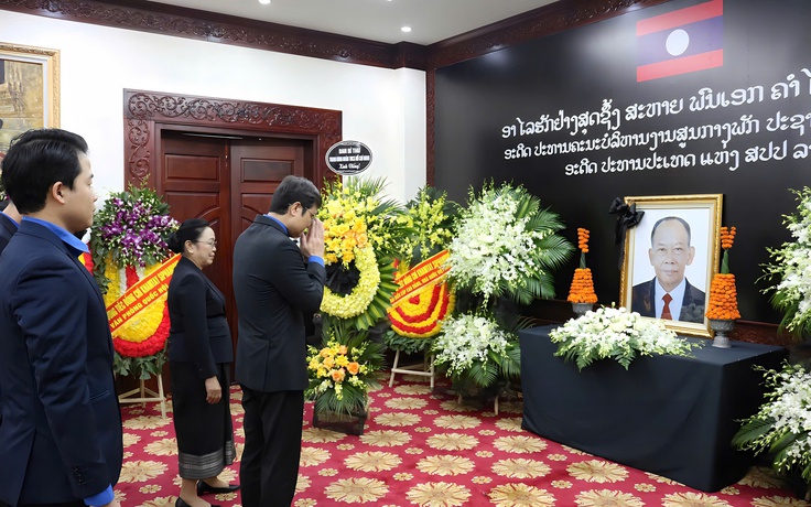 Bí thư thứ nhất T.Ư Đoàn viếng cố Chủ tịch nước Lào Khamtay Siphandone