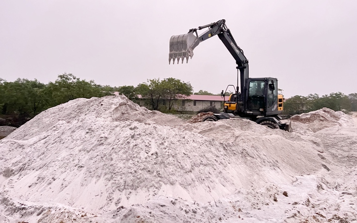 Vụ bắt quả tang 'điểm nóng' khai thác cát lậu: 'Phải xử lý nghiêm để làm gương'