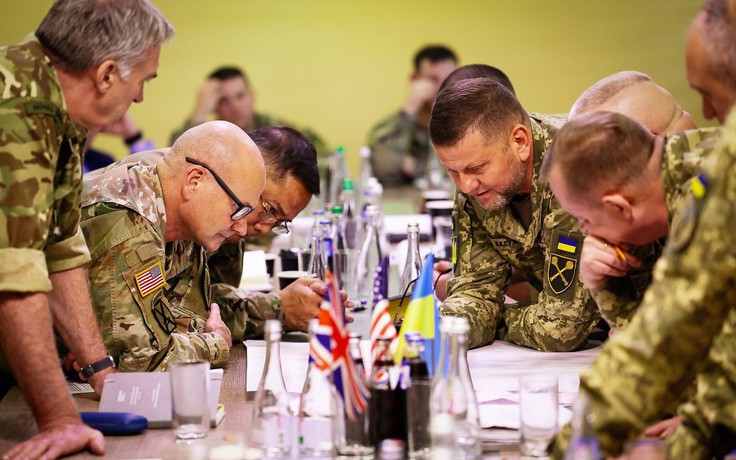 Cách Mỹ - Anh liên thủ hỗ trợ quân đội Ukraine đối phó Nga