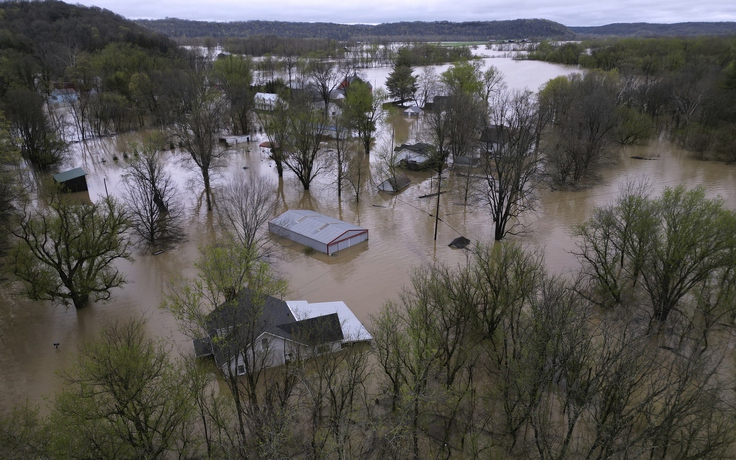 Bão và lũ quét ở Mỹ, ít nhất 18 người chết