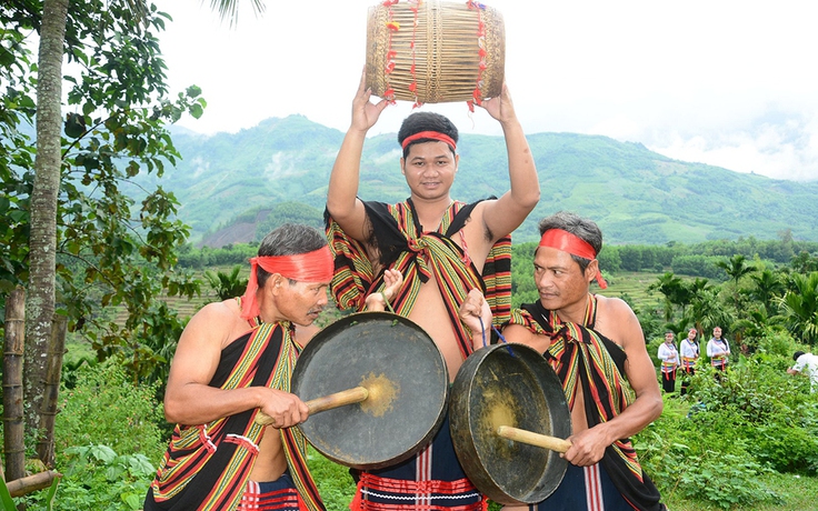 Độc đáo di sản văn hóa phi vật thể: Người Kor đấu chiêng trong Tết Ngã rạ