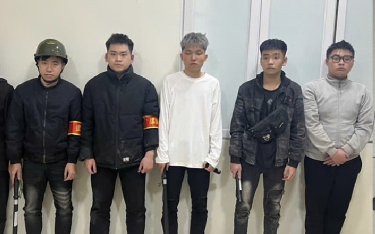 Cảnh sát 141 giả đang dừng xe vi phạm thì gặp 141 thật