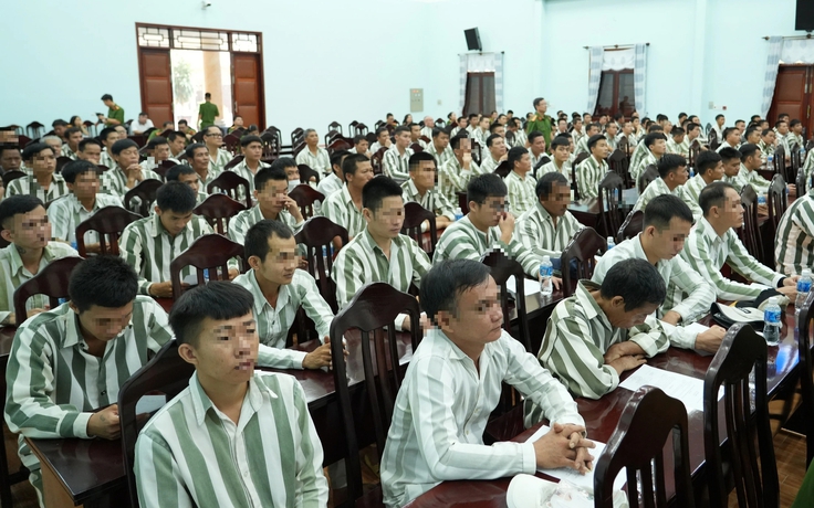 86 phạm nhân tại trại giam Huy Khiêm nhận quyết định đặc xá