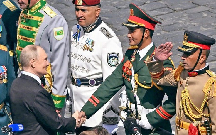 Trung úy Việt Nam bắt tay Tổng thống Putin: 'Niềm vinh dự không của riêng tôi'