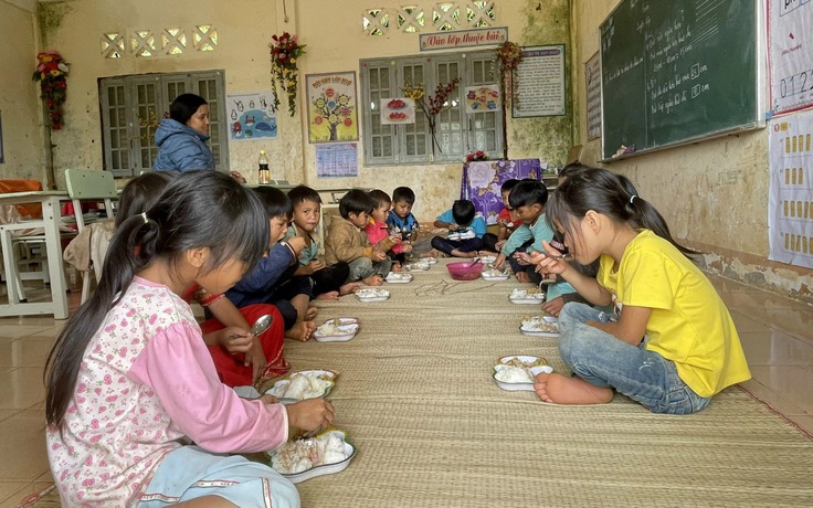 Cần tạo điều kiện để nhiều trẻ được hưởng chế độ bữa ăn bán trú