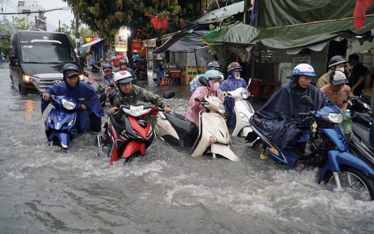 4 bộ phận xe máy thường bị ảnh hưởng sau khi di chuyển qua vùng ngập nước