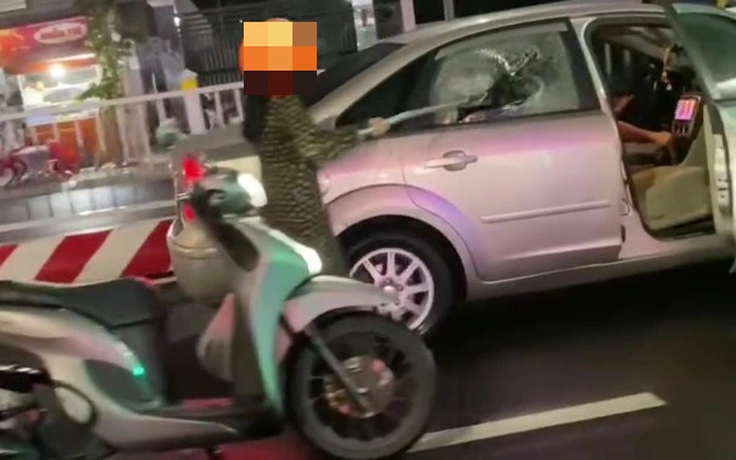 Xác minh clip người phụ nữ 'tạt đầu ô tô, đập bể kính xe'
