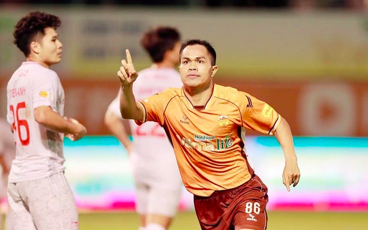 HAGL vừa biết cách trụ hạng lại vừa khiến cuộc đua vô địch trở nên ‘khó thở’

