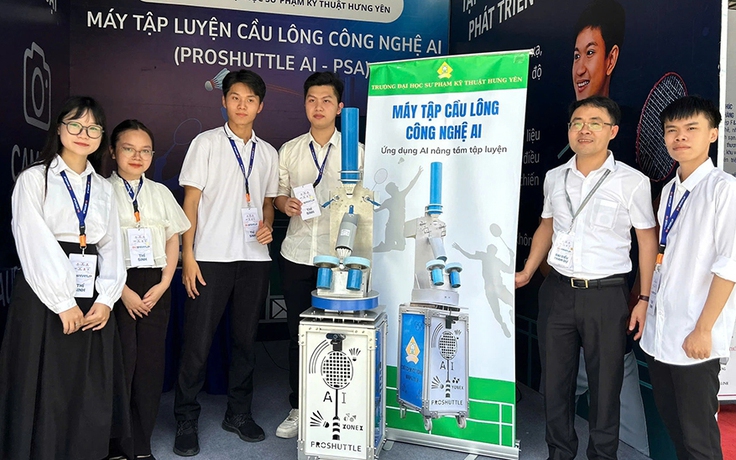 Sinh viên làm máy đánh cầu lông chuẩn như con người