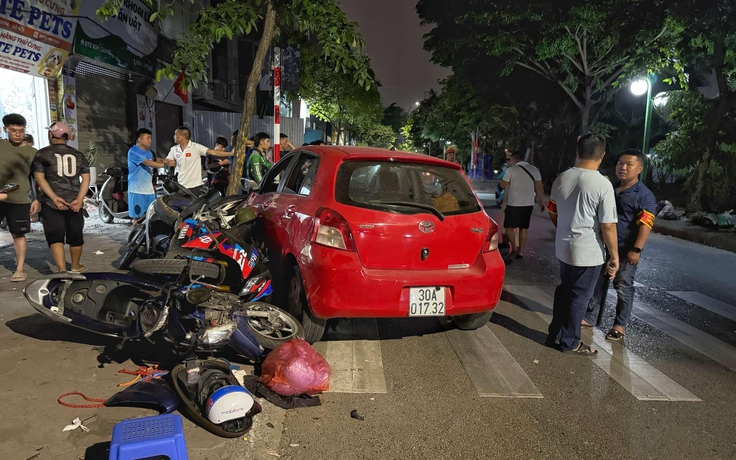 Hà Nội: Tạm đình chỉ Trưởng công an xã Tam Hiệp lái ô tô tông 6 xe máy