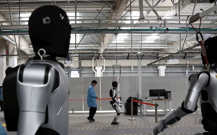Trung Quốc đẩy mạnh robot tích hợp AI cho hoạt động sản xuất