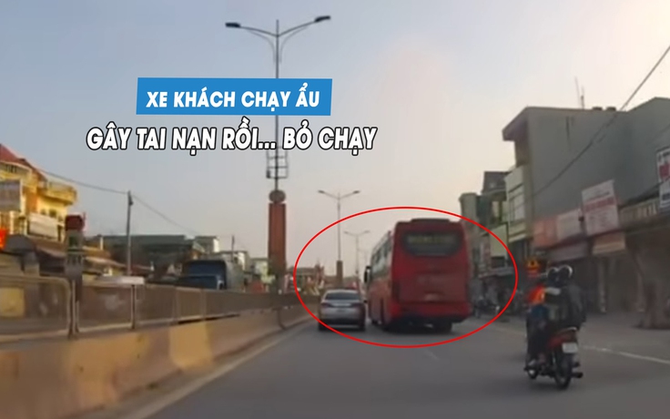 Xe khách cố tình tạt đầu, ép văng gương chiếu hậu xe con rồi... bỏ chạy