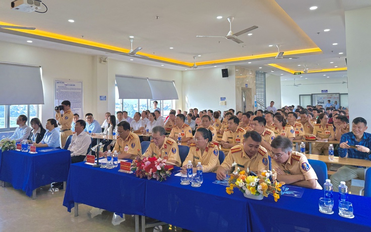 CSGT TP.HCM tổ chức kỳ thi sát hạch, cấp giấy phép lái xe đầu tiên