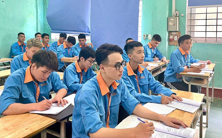 Bỏ khái niệm trường trung cấp: Bằng trung học nghề bình đẳng với THPT?