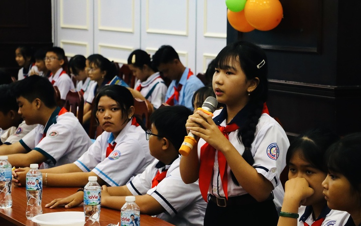 Thiếu nhi Cà Mau chất vấn lãnh đạo tỉnh về sữa giả, thuốc lá điện tử