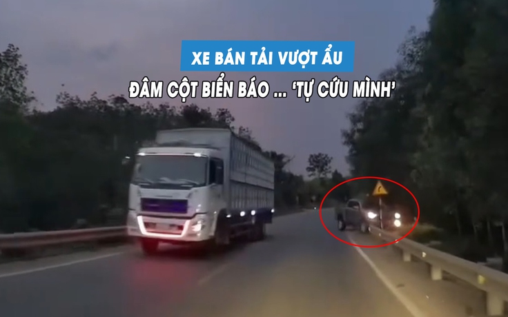 Vượt ẩu bất thành, xe bán tải tông gãy cột biển báo... 'tự cứu mình'