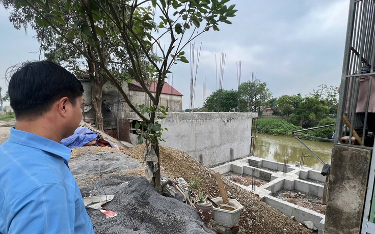 Cận cảnh những căn nhà trái phép ở bờ sông vùng rốn lũ Hà Nội