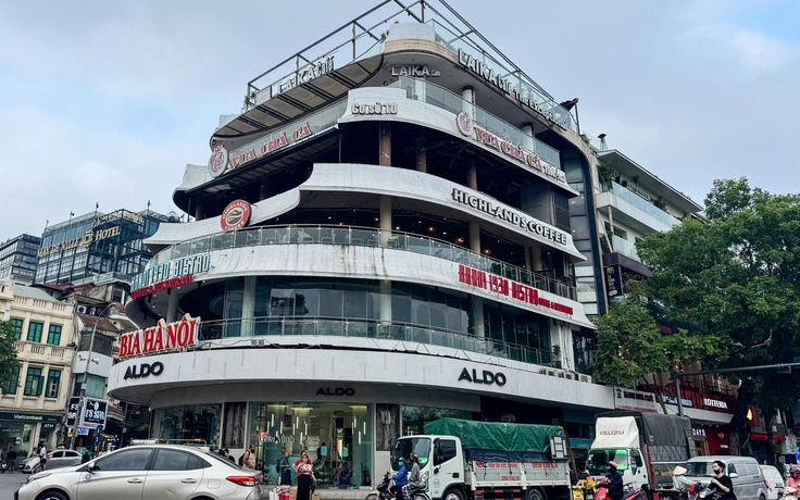 Hà Nội lùi tiến độ phá dỡ tòa nhà 'hàm cá mập'