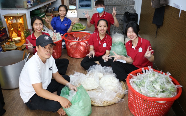 Chàng trai 'gieo nụ cười' giữa đời thường