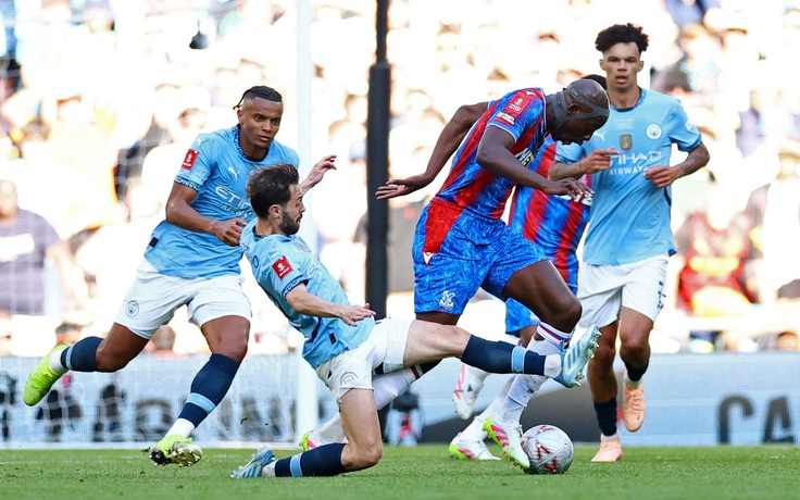 Man City 'dính bẫy' Crystal Palace, ngậm ngùi thua chung kết Cúp FA: Trắng tay cả mùa! Man City 'dính bẫy' Crystal Palace, ngậm ngùi thua chung kết Cúp FA: Trắng tay cả mùa!