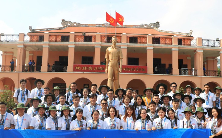 Xúc động về hành trình tìm đường cứu nước của Bác Hồ
