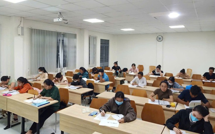 Một trung tâm dạy 'chui'  tiếng Trung trong trường công lập tại Bến Tre