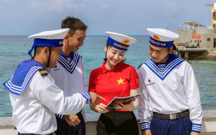 Triển lãm ảnh 'Trường Sa nhớ ơn Bác'