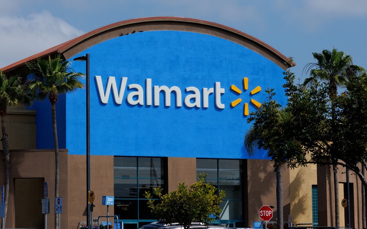 Ông Trump nói Walmart nên 'ăn thuế' thay vì tăng giá hàng hóa