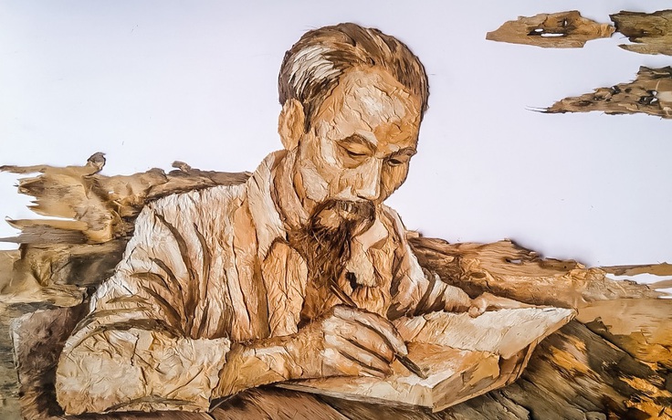 Tranh chân dung Bác Hồ từ lá sen khô, vỏ tràm, mo cau...