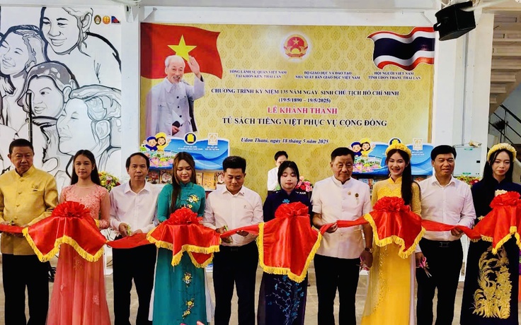 Nhà xuất bản Giáo dục Việt Nam tặng Tủ sách tiếng Việt tại Thái Lan