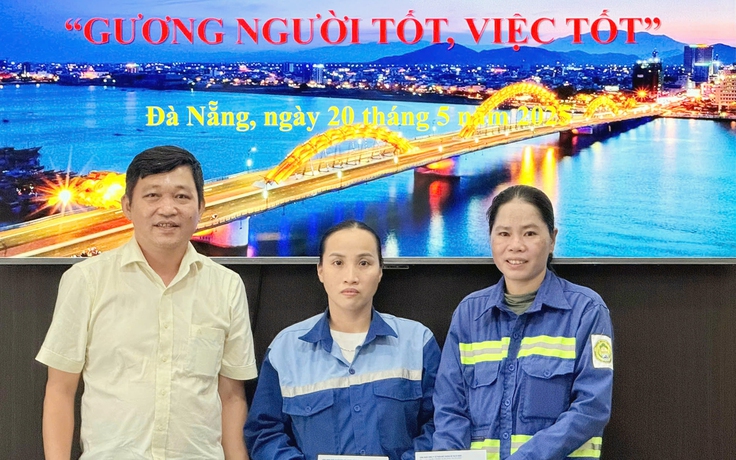 Thưởng nóng 2 nữ công nhân môi trường trả lại iPhone nhặt được