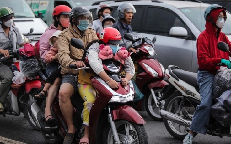 4 trường hợp xe máy chở hai người không bị phạt?