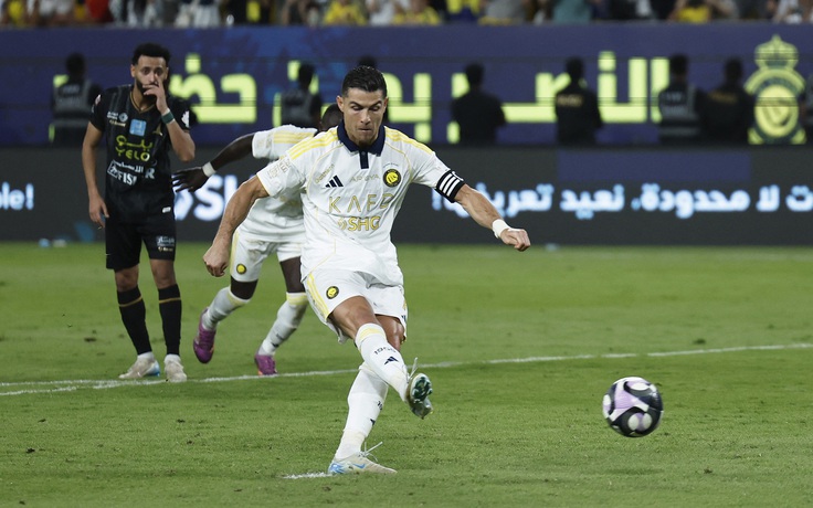 Ronaldo tiến gần cột mốc 1.000 bàn thắng, làm rõ tương lai với Al Nassr