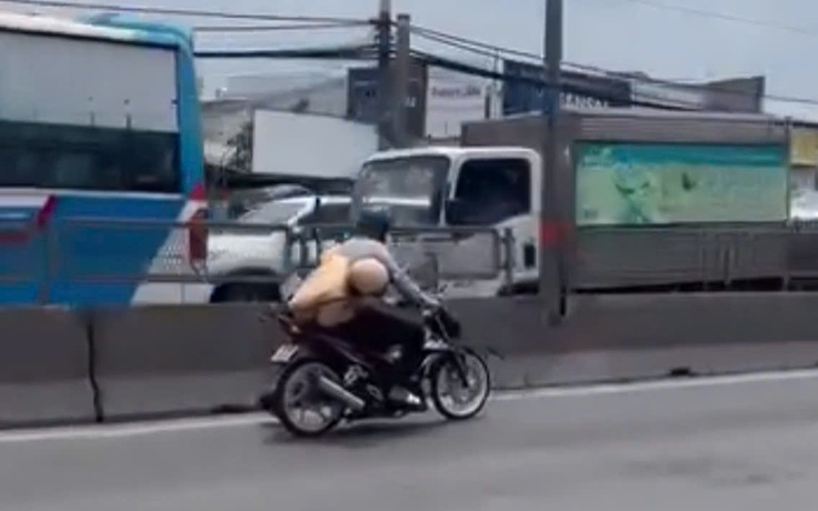 Vụ CSGT TP.HCM bị xe máy kéo trên đường: Người vi phạm khai gì?