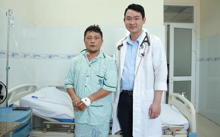 Trưa nắng, đang bốc hàng thì người tài xế rơi vào hôn mê