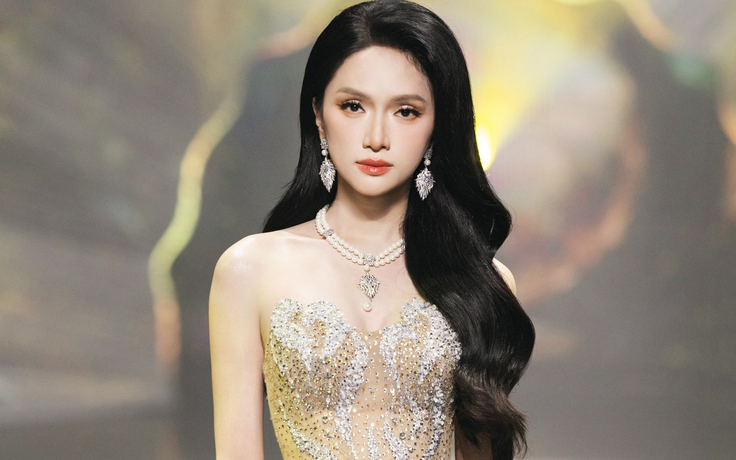 Những thiết kế dạ hội lộng lẫy, tinh xảo đậm dấu ấn nữ tính Những thiết kế dạ hội lộng lẫy, tinh xảo đậm dấu ấn nữ tính