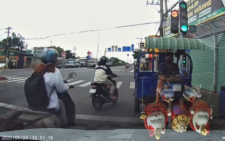 Bức xúc tài xế xe ba gác máy chạy ngược chiều, thách thức người đi đường