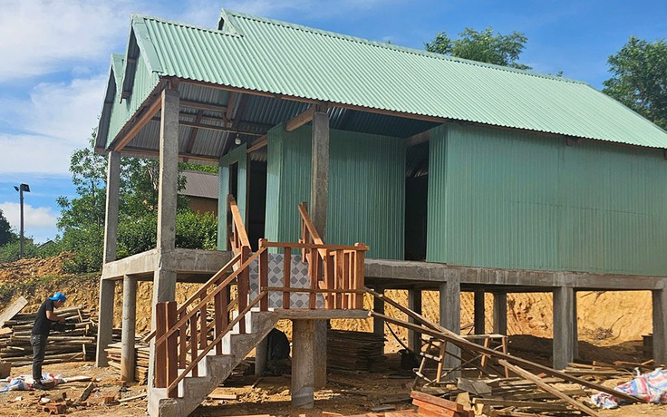 Cùng dân xây dựng mái ấm giữa đại ngàn
