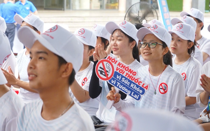 Người trẻ 'vạch trần sự hấp dẫn giả tạo' của thuốc lá điện tử