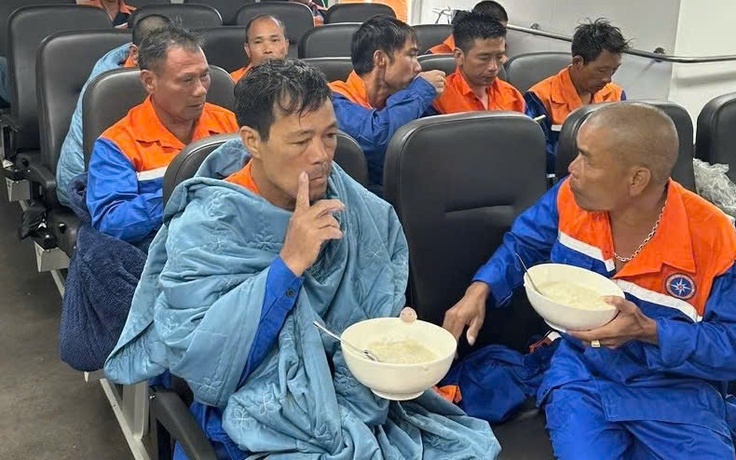 10 thuyền viên trong vụ chìm tàu ở Hà Tĩnh đã được cứu sống