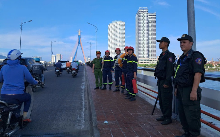 Dòng người đổ về chiêm bái xá lợi Phật, TP.Đà Nẵng phân luồng giao thông ra sao?
