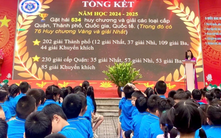 Vì sao con đạt điểm 9, 10 văn, toán nhưng không được giấy khen?