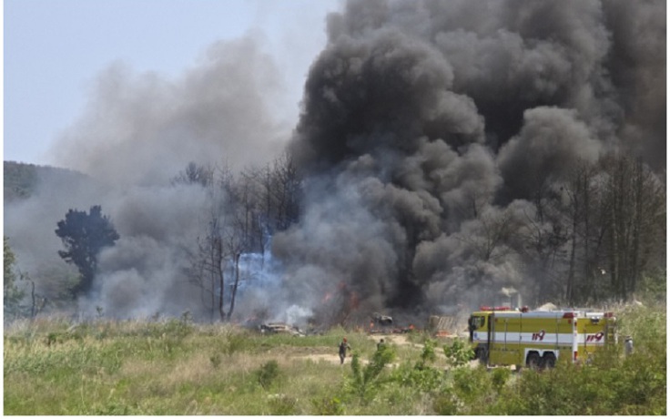 'Sát thủ tàu ngầm' rơi ở Hàn Quốc, khói bốc lên ngùn ngụt